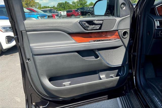 Photo of 2024 Black Metallic Lincoln Navigator