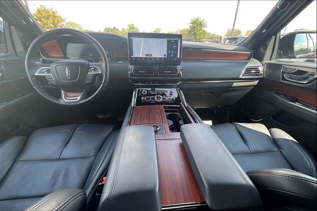 Photo of 2024 Black Metallic Lincoln Navigator