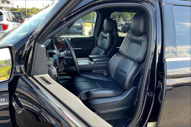 Photo of 2024 Black Metallic Lincoln Navigator