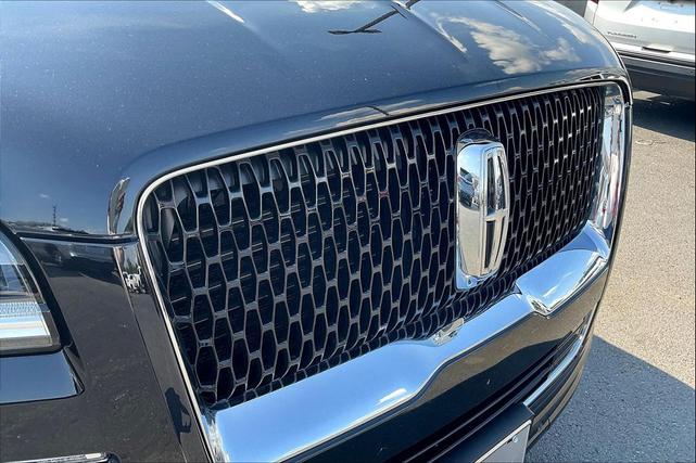 Photo of 2024 Black Metallic Lincoln Navigator