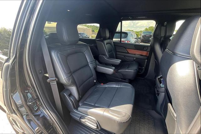 Photo of 2024 Black Metallic Lincoln Navigator