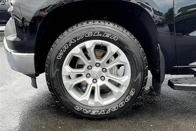 Photo of 2023 Black Chevrolet Silverado 1500