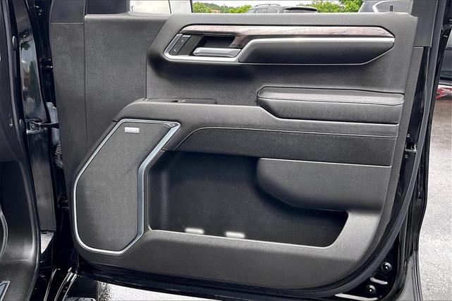 Photo of 2023 Black Chevrolet Silverado 1500