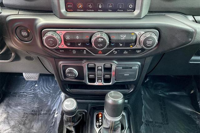 Photo of 2023 Bright White Clearcoat Jeep Gladiator