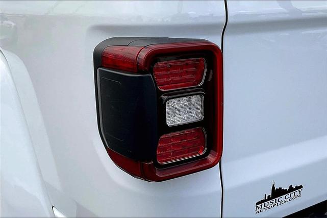 Photo of 2023 Bright White Clearcoat Jeep Gladiator