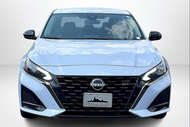 Photo of 2023 Gray Sky Pearl Nissan Altima