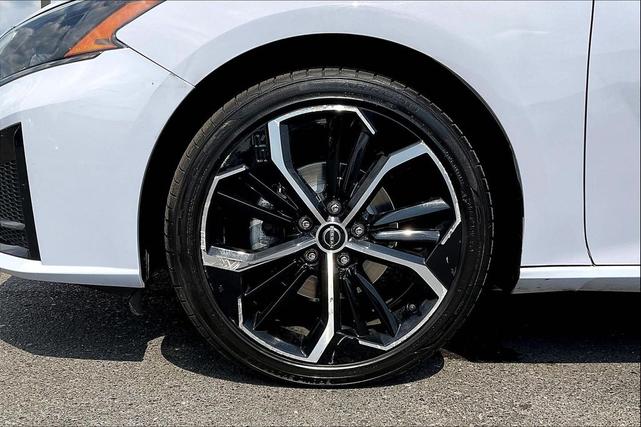 Photo of 2023 Gray Sky Pearl Nissan Altima