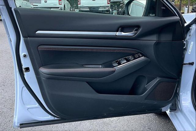 Photo of 2023 Gray Sky Pearl Nissan Altima