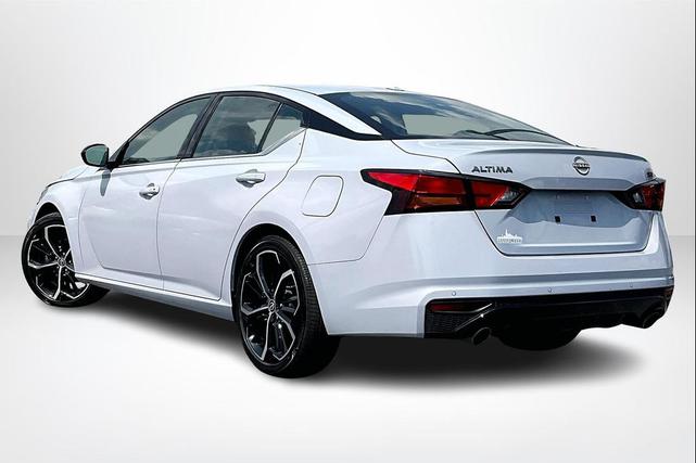 Photo of 2023 Gray Sky Pearl Nissan Altima