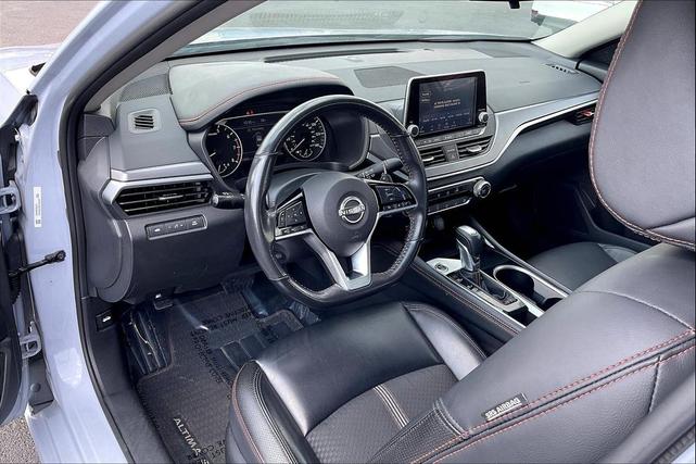 Photo of 2023 Gray Sky Pearl Nissan Altima