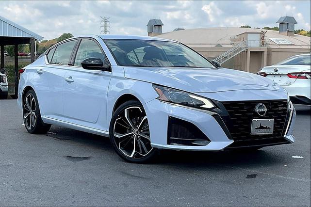 Photo of 2023 Gray Sky Pearl Nissan Altima