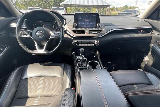 Photo of 2023 Gray Sky Pearl Nissan Altima