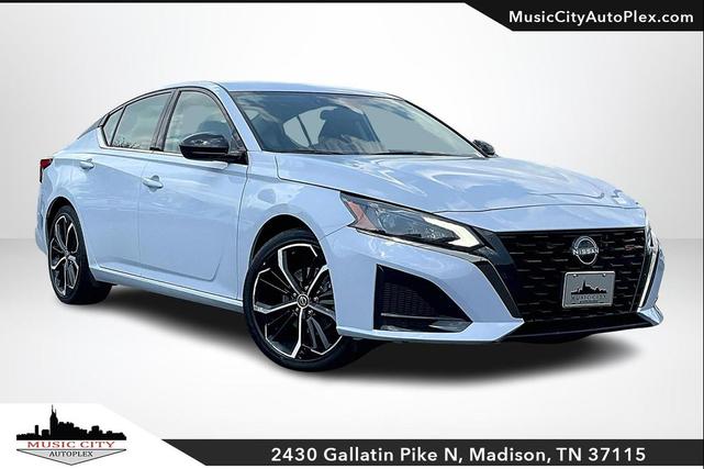 Photo of 2023 Gray Sky Pearl Nissan Altima