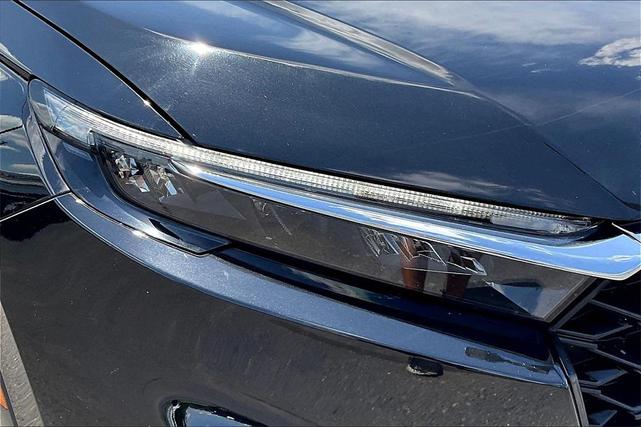 Photo of 2024 Crystal Black Pearl Honda CR-V