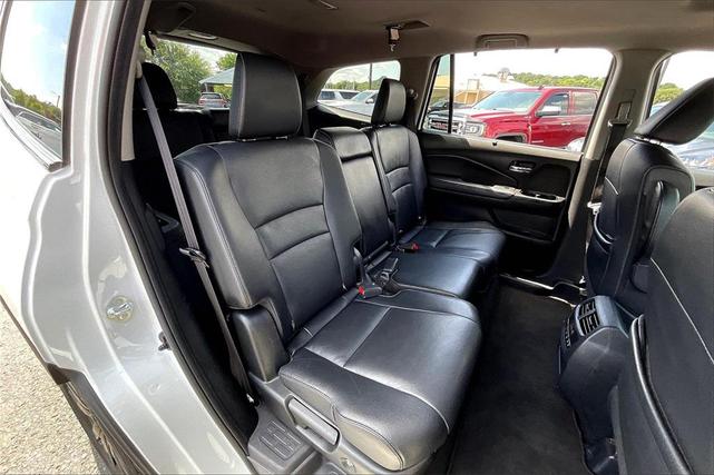Photo of 2022 Platinum White Pearl Honda Pilot