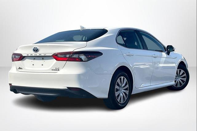 Photo of 2021 Super White Toyota Camry