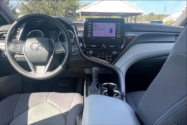 Photo of 2021 Super White Toyota Camry