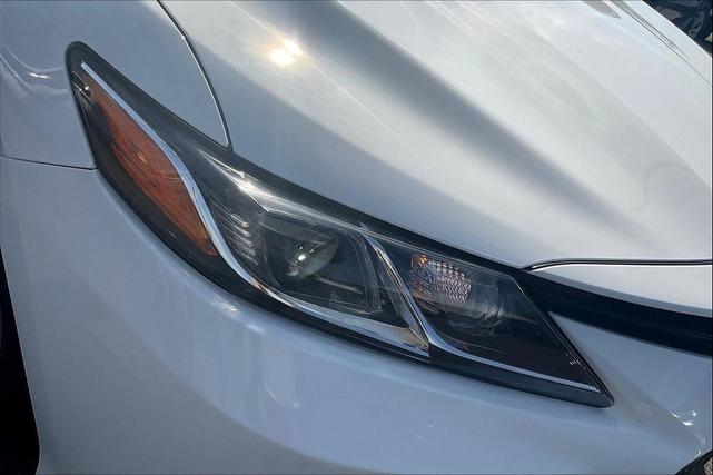 Photo of 2021 Super White Toyota Camry