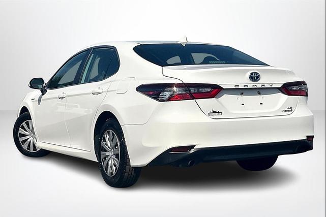 Photo of 2021 Super White Toyota Camry