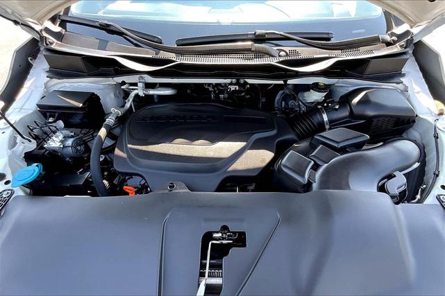 Photo of 2023 Platinum White Pearl Honda Odyssey