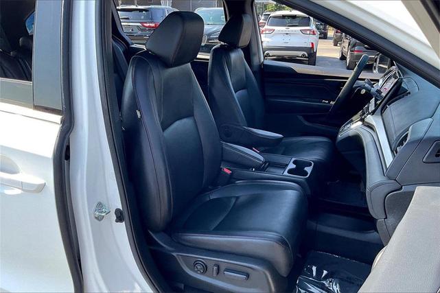 Photo of 2023 Platinum White Pearl Honda Odyssey
