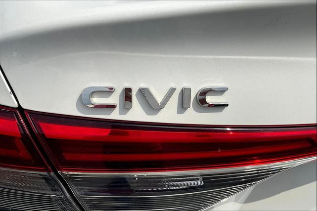 Photo of 2022 Platinum White Pearl Honda Civic