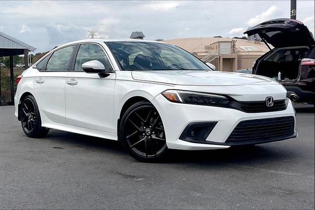 Photo of 2022 Platinum White Pearl Honda Civic