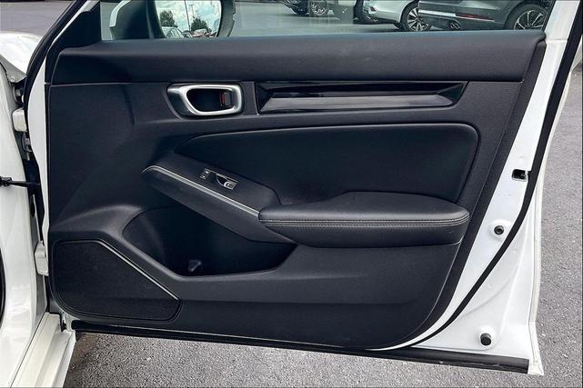 Photo of 2022 Platinum White Pearl Honda Civic