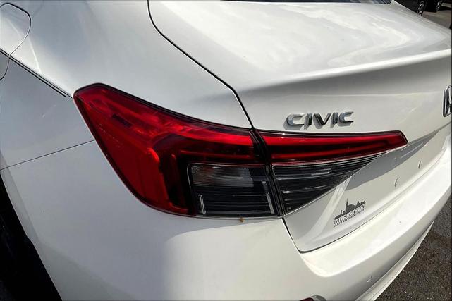 Photo of 2022 Platinum White Pearl Honda Civic