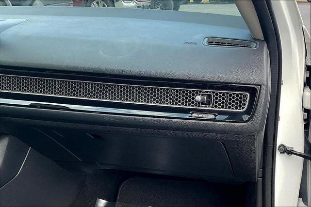 Photo of 2022 Platinum White Pearl Honda Civic