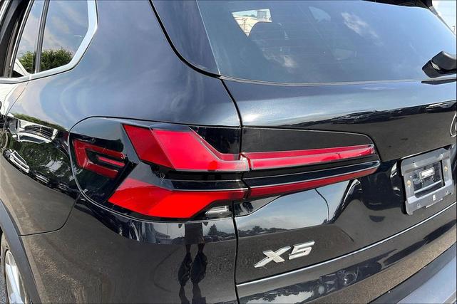 Photo of 2024 Black Sapphire Metallic BMW X5