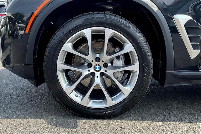 Photo of 2024 Black Sapphire Metallic BMW X5