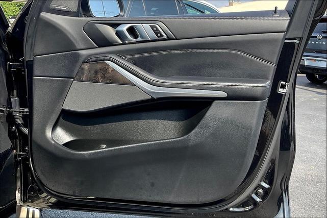 Photo of 2024 Black Sapphire Metallic BMW X5