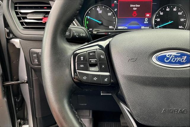 Photo of 2022 Iconic Silver Metallic Ford Escape