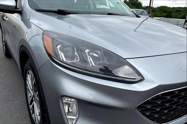 Photo of 2022 Iconic Silver Metallic Ford Escape