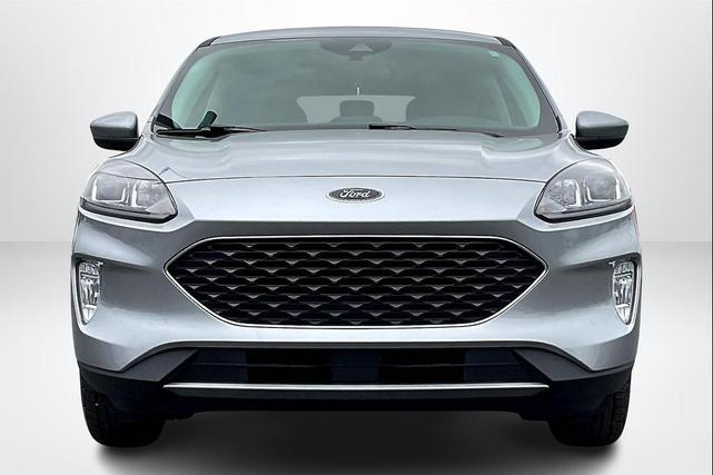 Photo of 2022 Iconic Silver Metallic Ford Escape