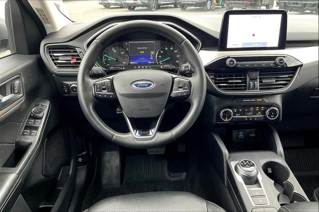 Photo of 2022 Iconic Silver Metallic Ford Escape