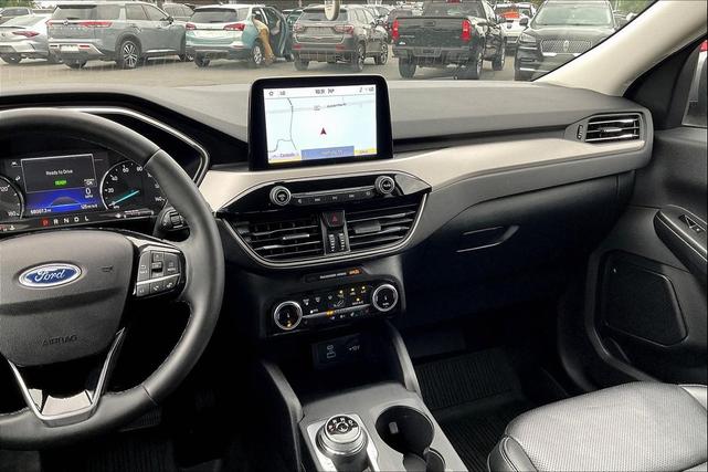Photo of 2022 Iconic Silver Metallic Ford Escape
