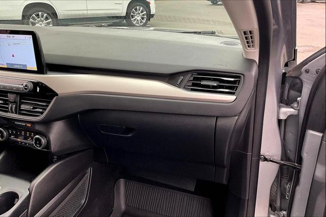Photo of 2022 Iconic Silver Metallic Ford Escape