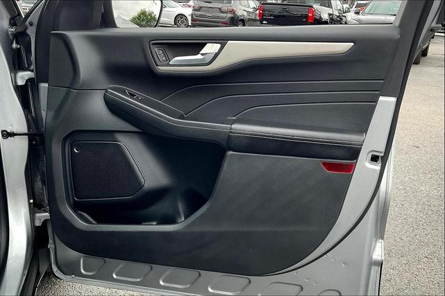 Photo of 2022 Iconic Silver Metallic Ford Escape
