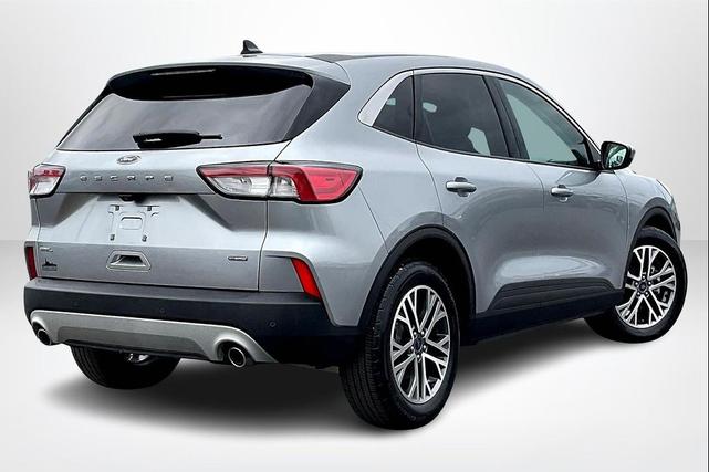 Photo of 2022 Iconic Silver Metallic Ford Escape