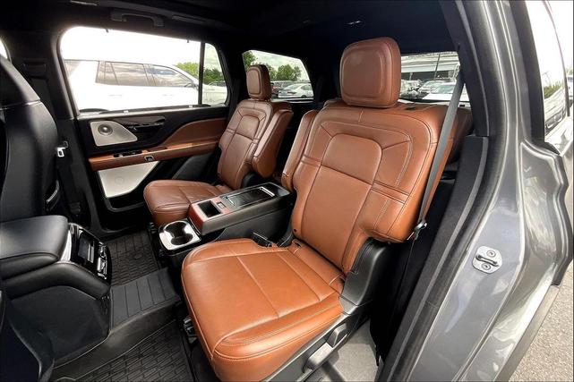 Photo of 2023 Asher Gray Metallic Clearcoat Lincoln Aviator