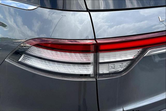 Photo of 2023 Asher Gray Metallic Clearcoat Lincoln Aviator