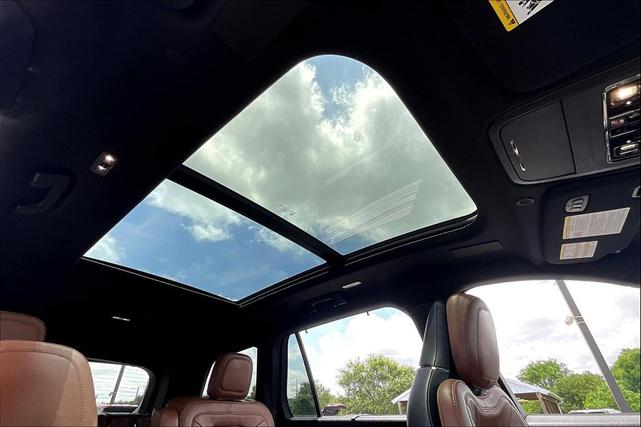 Photo of 2023 Asher Gray Metallic Clearcoat Lincoln Aviator