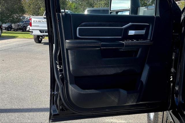 Photo of 2024 Diamond Black Crystal Pearlcoat RAM 2500