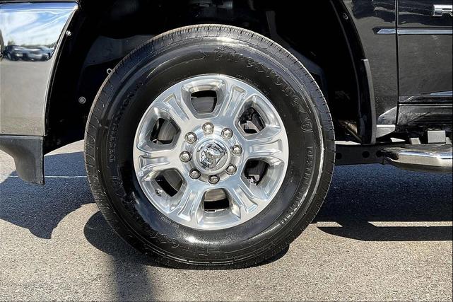 Photo of 2024 Diamond Black Crystal Pearlcoat RAM 2500