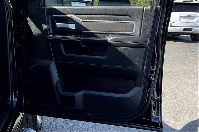 Photo of 2024 Diamond Black Crystal Pearlcoat RAM 2500