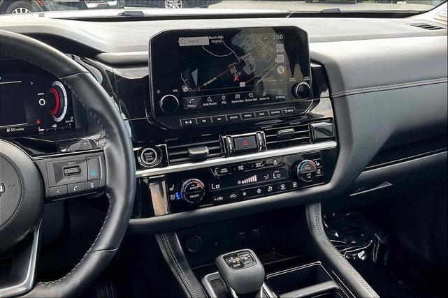 Photo of 2024 Gun Metallic/Super Black Nissan Pathfinder