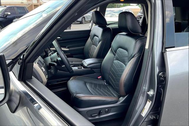 Photo of 2024 Gun Metallic/Super Black Nissan Pathfinder