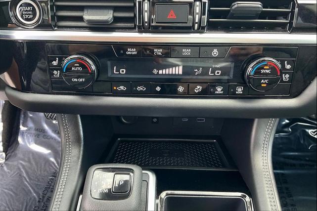 Photo of 2024 Gun Metallic/Super Black Nissan Pathfinder